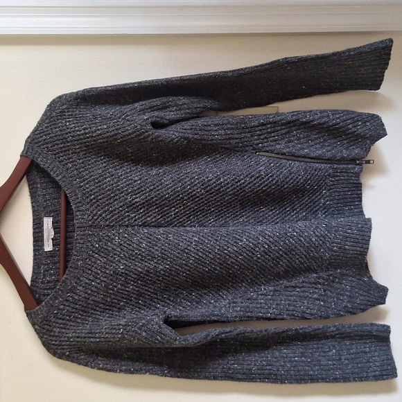 3/$20 Melrose And Market Grey Sweater Size XS - Picture 7 of 7